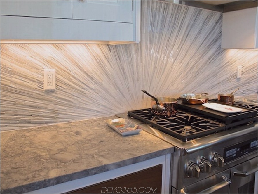Küche Backsplash Glasfliese in Bezug auf Glasfliese Backsplash Glas in elegantem Glas Küche Backsplash er 900x675 15 Glas Backsplash Ideen, um Ihre Renovierungsideen zu entfachen