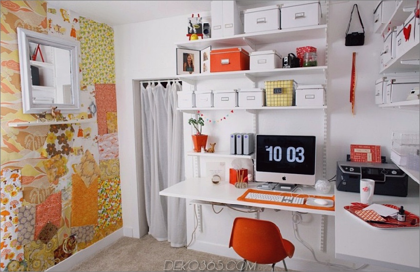 modernes orange-weißes Home-Office mit kreativer Tapete