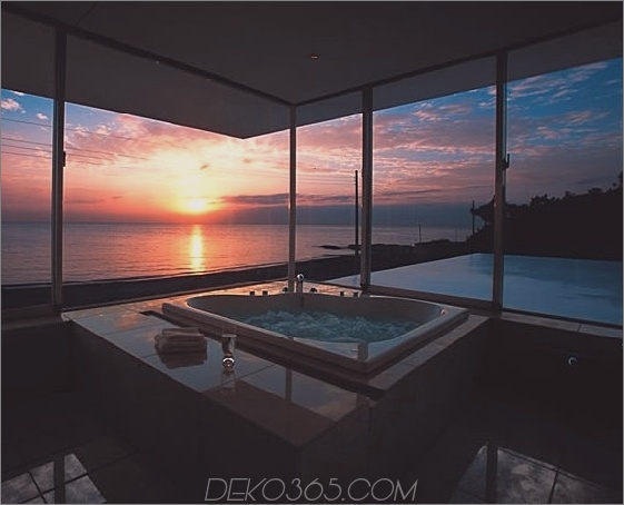 herrliches Badezimmer mit Blick auf den Pazifischen Ozean 1 thumb 630x510 66730 40 Atemberaubende Luxus-Badezimmer mit unglaublicher Aussicht