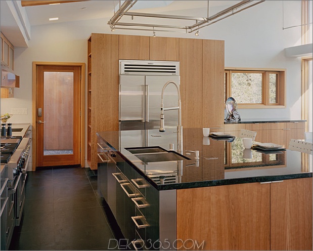 4200sqft-home-designed-around-cooking-views-9-kitchen.jpg