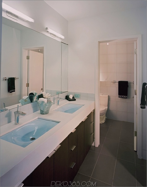 4200sqft-home-designed-around-cooking-views-20-bath.jpg