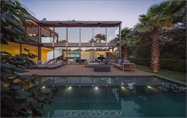 brazil house bringt innen mit glaswand-design 2 daumen 630x398 28511 Alfresco Home mit zwei decks und holzdeckeninterieur