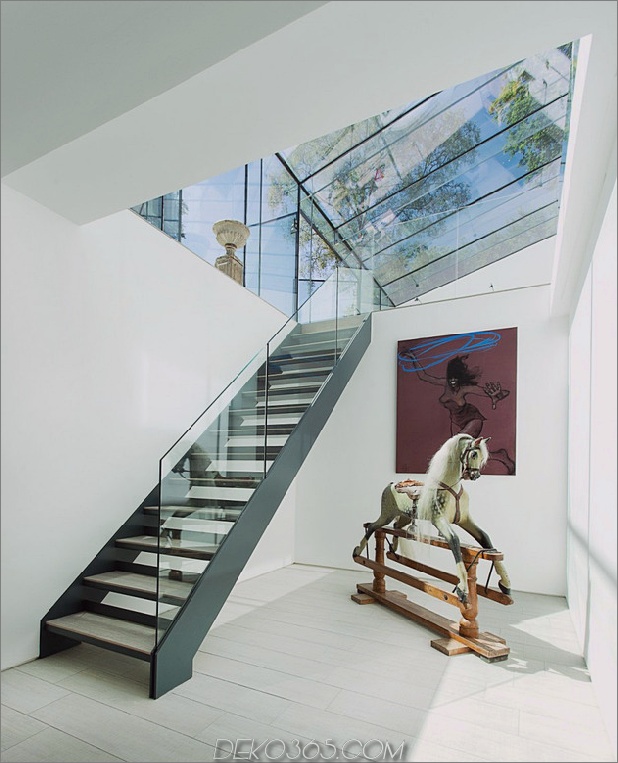 historisches Ziegelhaus-mit-modern-Glasflügel-und-Interieurs-11.jpg