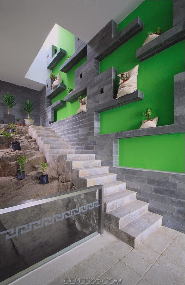 alvarez-beach-house-peru-visual-masterpiece-12-backstairs.jpg