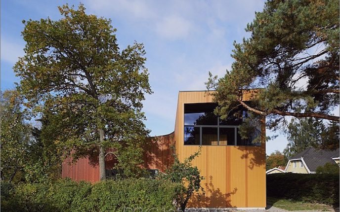 Ausgedehntes schwedisches Einfamilienhaus mit von Buch inspirierten Farben_5c5a044567e23.jpg