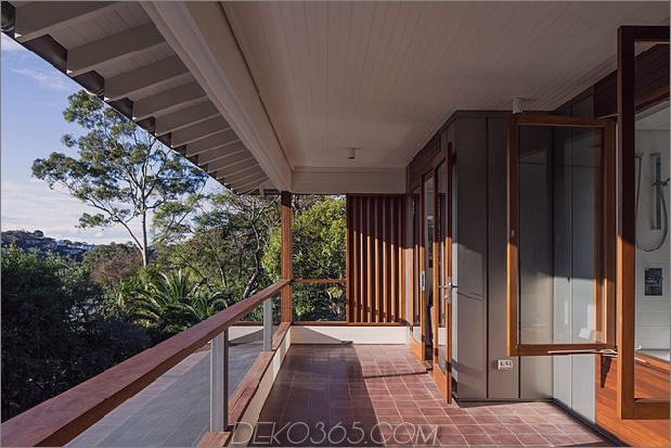 australian-home-with-spotted-gum-wood-details-pool-8-terrace.jpg