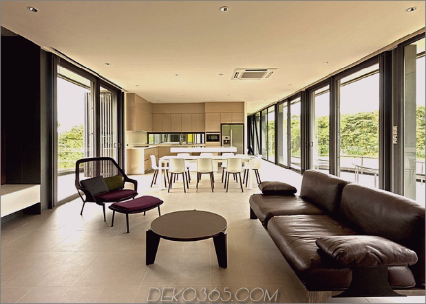balancing-thai-home-raffiniert-kontrast-zwischen-architekturstile-10-wohnbereich.jpg