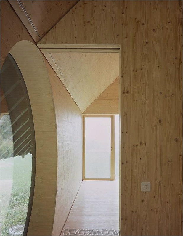 Scheune-Haus-Schwimmer-Runde-Fenster-über-untere-Fassade-Glas-22-upstairs.jpg