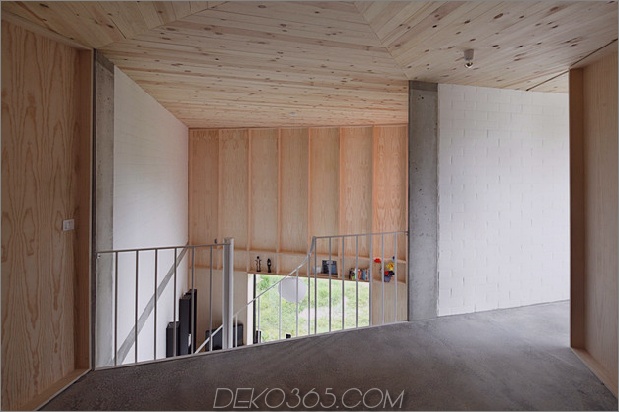 Belgien-Winkelhaus-mit-Beton-Holz-und-Ziegel-Interieur-9.jpg