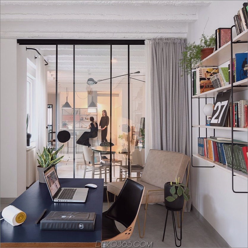 Vorhänge bieten ein Heimbüro mit Privatsphäre, Ruhe und Frieden
