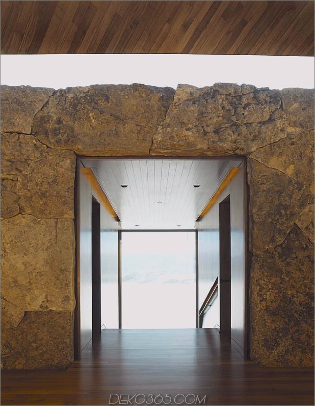 bergblick-haus-mit-interior-art-gallery-7-stone-passageway.jpg