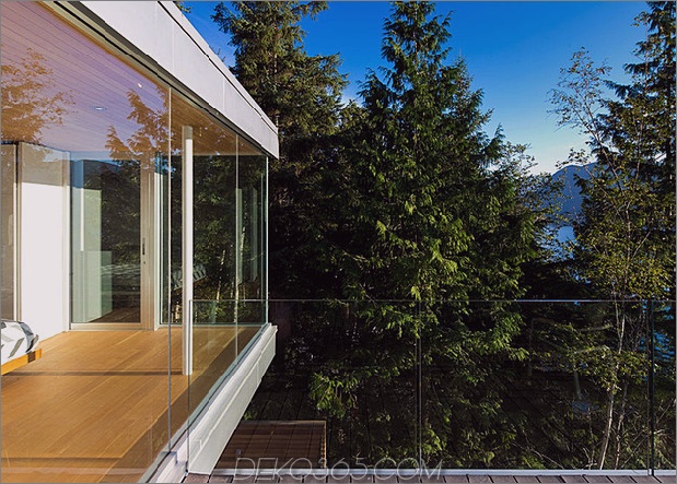 freitragend-zeitgenössisch-escape-in-canadian-wilderness-4-glass-railing.jpg