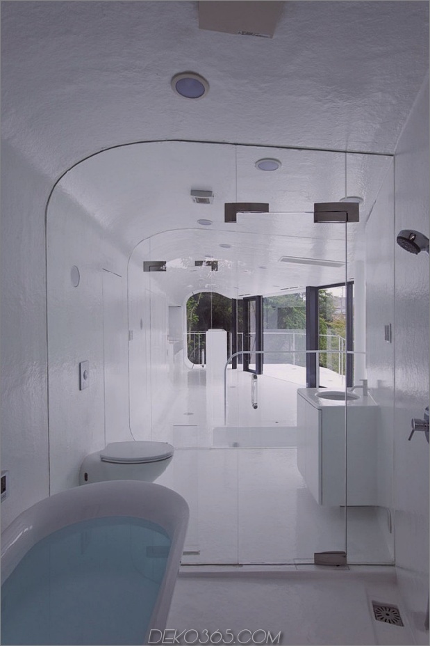 futuristisch-gekrümmtes-wandhaus integriert natur-und-architektur-22.jpg