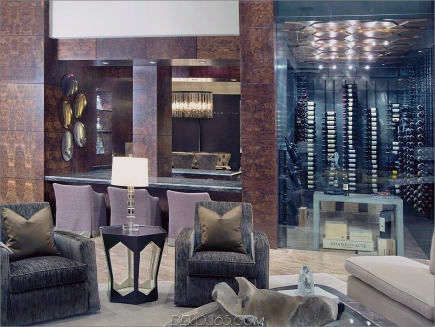 Weinkeller und Sitzbereich im Pineapple House Interior Design