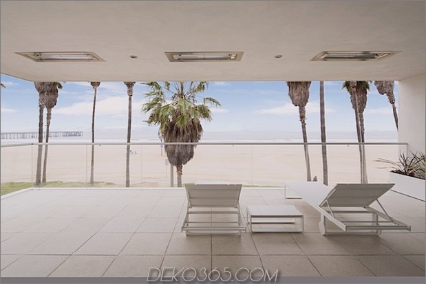 local-artists-multipurpose-california-beach-home-second-floor-chairs.jpg