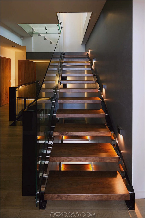 Glasaufzug-ere-Ebenen-Hang-Haus-28-Treppen.jpg