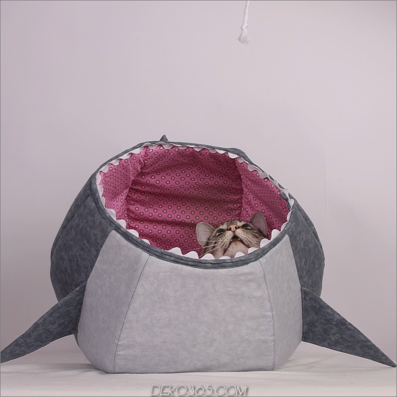 Great White Shark Katzenkugel-Höhlenbett von The Cat Ball, LLC
