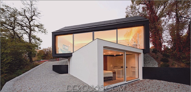 freitragendes Doppelhaus in schwarz und weiß 1 thumb 630x303 11072 Doppelhaus mit freiem Volumen in schwarz und weiß