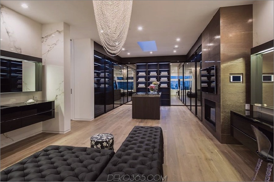 Beverly Hills Luxury Closet von SEE Materials und SEE Construction