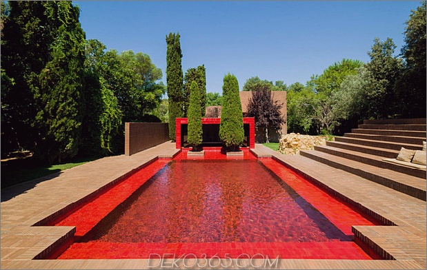 ein Sommerhaus mit dem roten Pool 1 thumb 630x398 19884 Ein Sommerhaus mit dem roten Pool