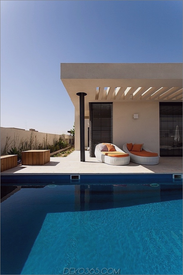 Simple-Pool-Family-Home-Design-in-Israel-4.jpg