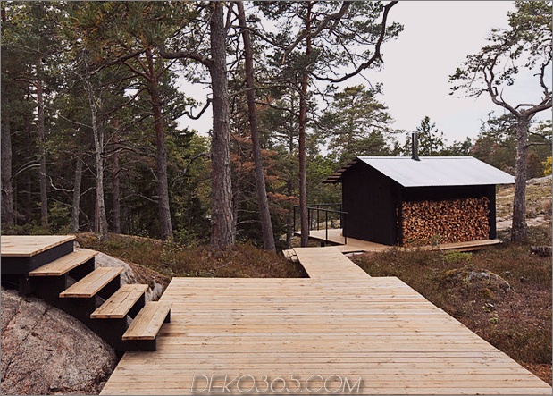 eingeschossiges Sommerhaus mit Blick auf die bewaldete Schlucht Schweden 2 Holzschuppen Daumen 630x450 19336 Einstöckiges Sommerhaus mit Blick auf die bewaldete Schlucht in Schweden