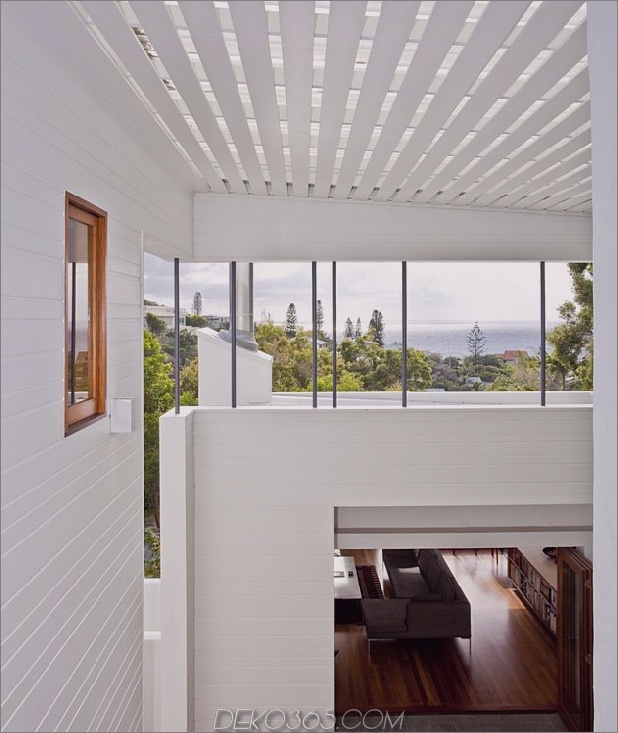 atemberaubend-neu erfundene-australische-home-features-aufragender-indoor-outdoor-courtyard-9-view-down-close.jpg