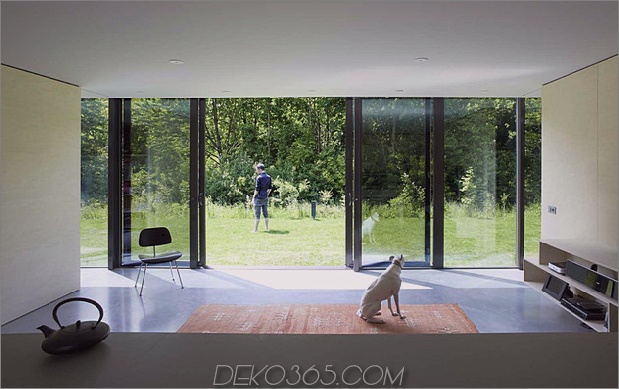 experimentelles Spiegelhaus-mit-linearem Layout und minimalistischer Ästhetik-6.jpg