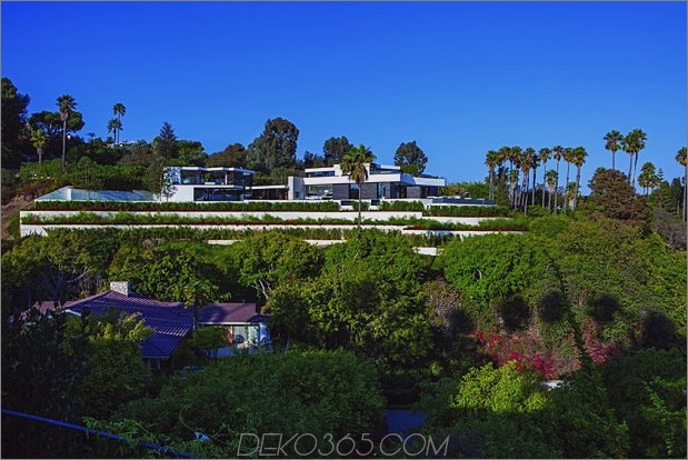 extravagante zeitgenössische Beverly Hills-Villa mit kreativ luxuriösen Details 2 seitlicher Daumen 630x421 22267 Extravagante zeitgenössische Beverly Hills-Villa mit kreativ luxuriösen Details