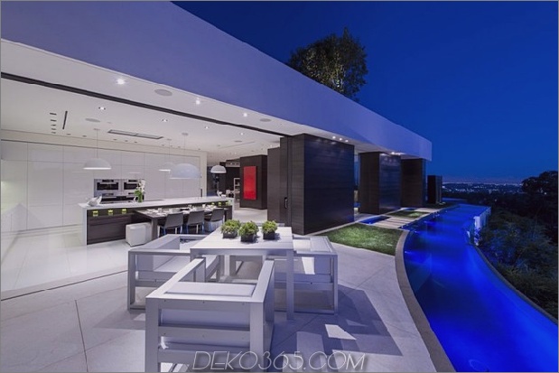 extravagant-zeitgenössisch-beverly-hills-villa mit kreativ-luxuriösen-details-9-deck-kitchen.jpg