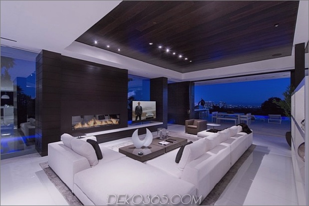 extravagant-zeitgenössisch-beverly-hills-villa mit kreativ-luxuriösen details-12-white-living-room.jpg