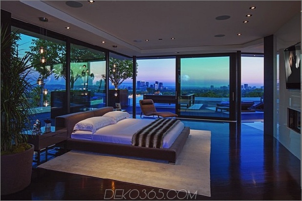 extravagant-zeitgenössisch-beverly-hills-villa mit kreativ-luxuriösen details-18-master-bedroom.jpg