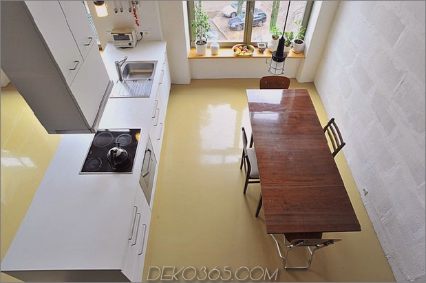 fabrik-loft-mit-integrierte-hängematte-mezzanine-6-kitchen-straight-above.jpg