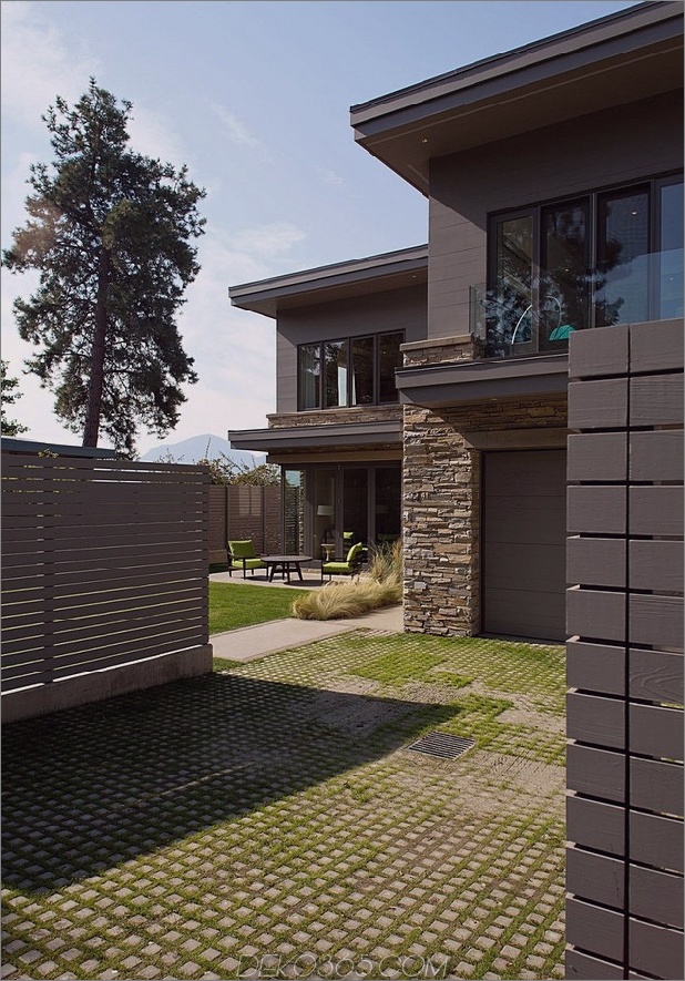 See-Ferien-Haus-kombiniert-Naturmaterialien-Modern-Living-3-frontyard.jpg