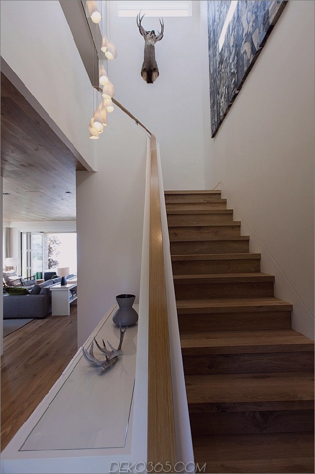 See-Ferien-Haus-kombiniert-Naturmaterialien-Modern-Living-14-Treppen.jpg