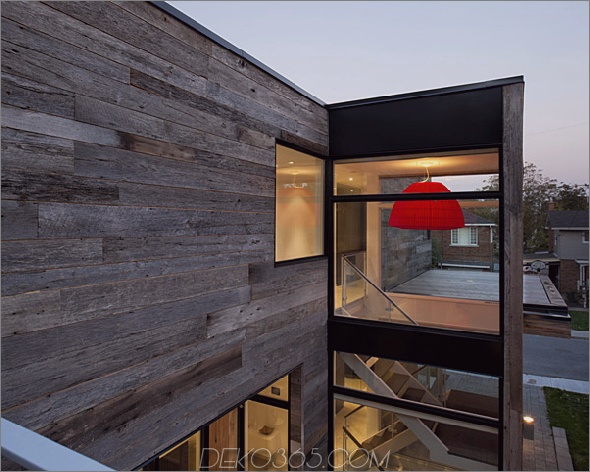 rustikales, mit Holz verkleidetes Haus mit minimalistischem Interieur-10.jpg
