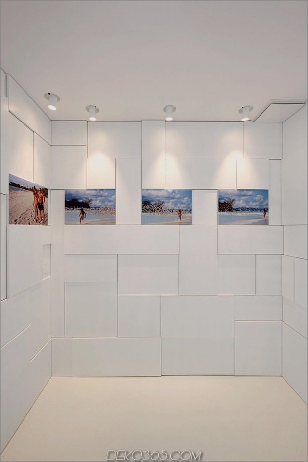 minimalistisches Haus am Meer mit strukturierten Innenwänden-8.jpg