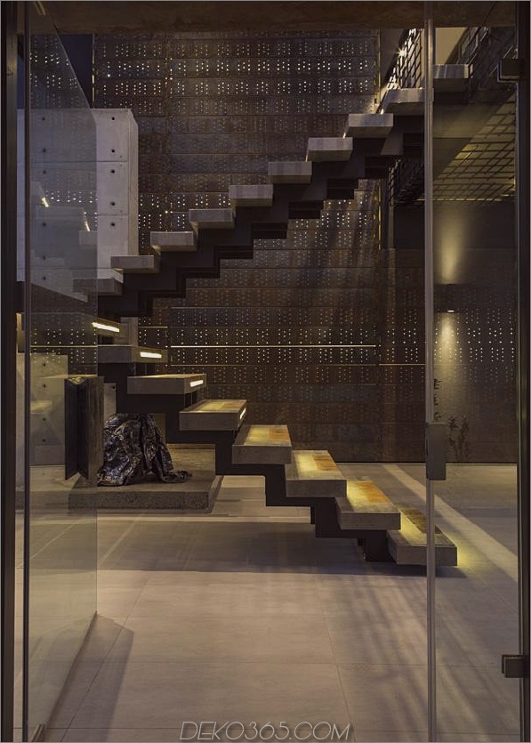 Geometrisch-Beton-Stahl-Haus-Stein-Wasser-Elemente-4-Treppenhaus.jpg