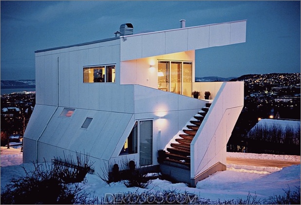 Geometrisches norwegisches Haus mit kreativer Inneneinrichtung 1 Nachttreppe thumb 630x428 24554 Geometrisches norwegisches Haus mit kreativen Inneneinrichtungen
