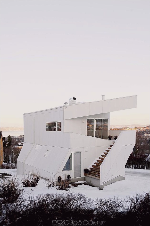 Geometrisches norwegisches Haus mit kreativer Inneneinrichtung 2 vorderer Winkeldaumen 630x946 24556 Geometrisches norwegisches Haus mit kreativen Inneneinrichtungen