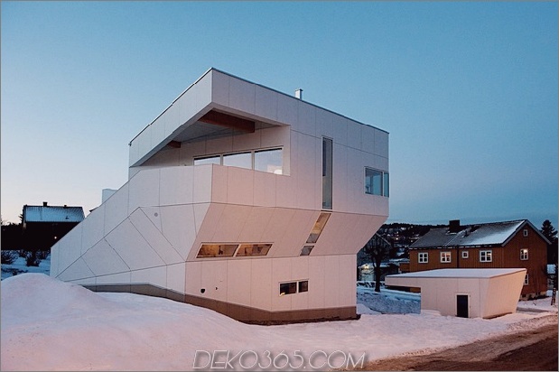 geometrisch-norwegisches-haus-mit-kreativ-inneneinrichtung-5-garage.jpg
