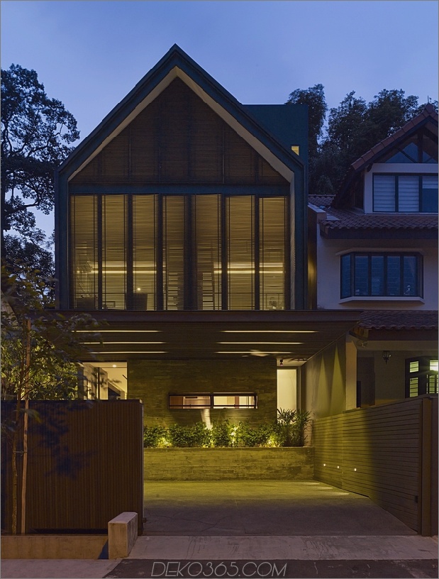 giebel-dach-jazzes-up-minimalistisch-y-house-singapore-26-façade.jpg