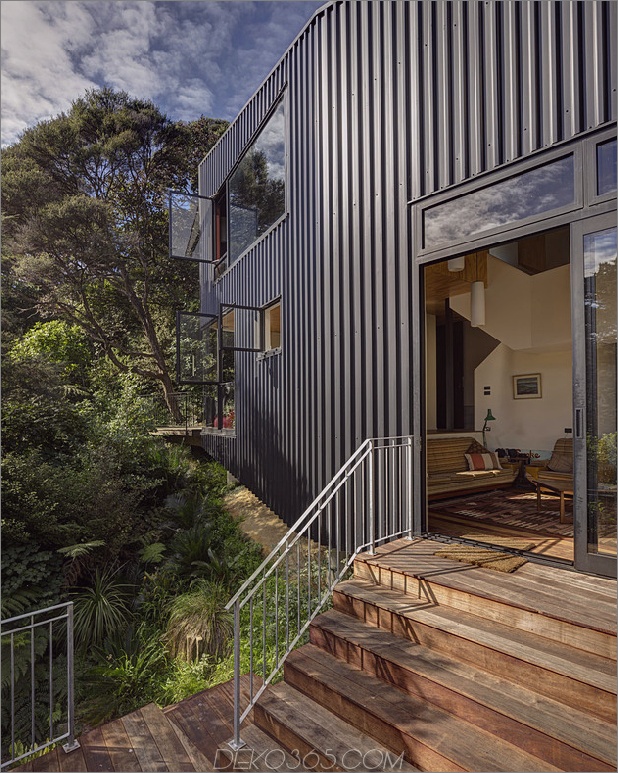groß-dunkel-hübsch-4-split-level-home-auckland-10-living-deck.jpg
