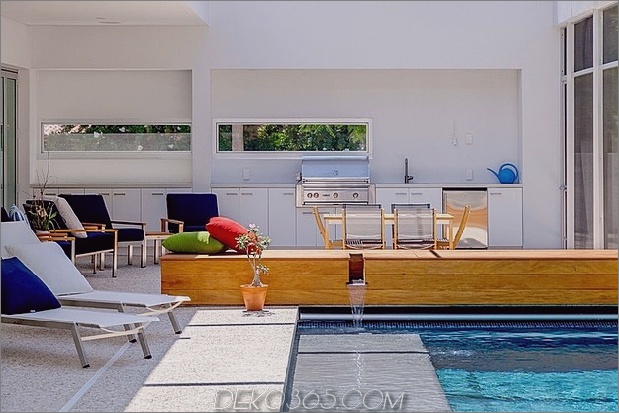 hoch-privat-florida-home-with-open-indoor-outdoor-flure-16-pool-facilities.jpg