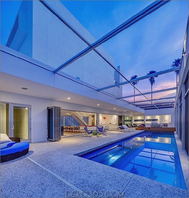 hoch-privat-florida-home-with-open-indoor-outdoor-flure-17-pool-roof.jpg
