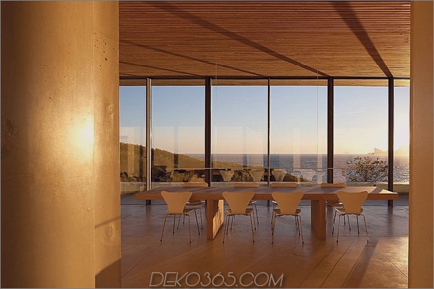Beton-Glas-Home-Main-Level-Holz-Decke-7-dining.jpg
