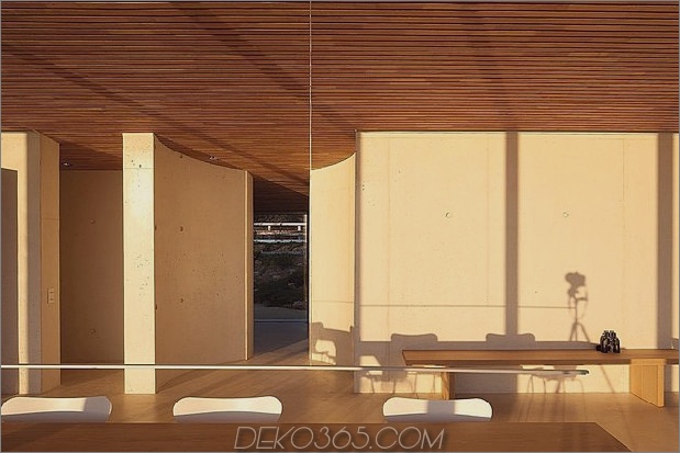 Beton-Glas-Home-Main-Level-Holz-Decke-8-dining.jpg
