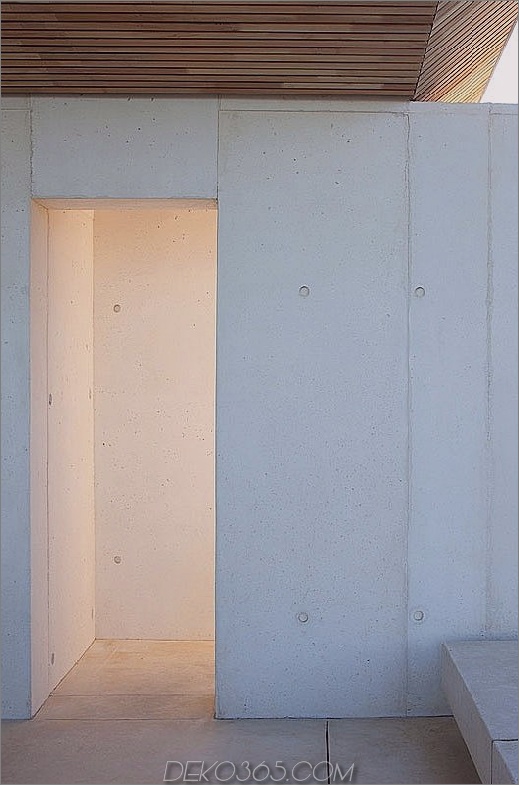 Beton-Glas-Home-Main-Level-Holz-Decke-16-Terrasse-Tür.jpg