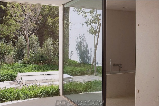 Beton-Glas-Home-Main-Level-Holz-Decke-23-bath.jpg