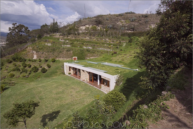 haus in einem hügel in ecuador gebaut 6 thumb 630x419 28339 Haus in einem Hügel gebaut